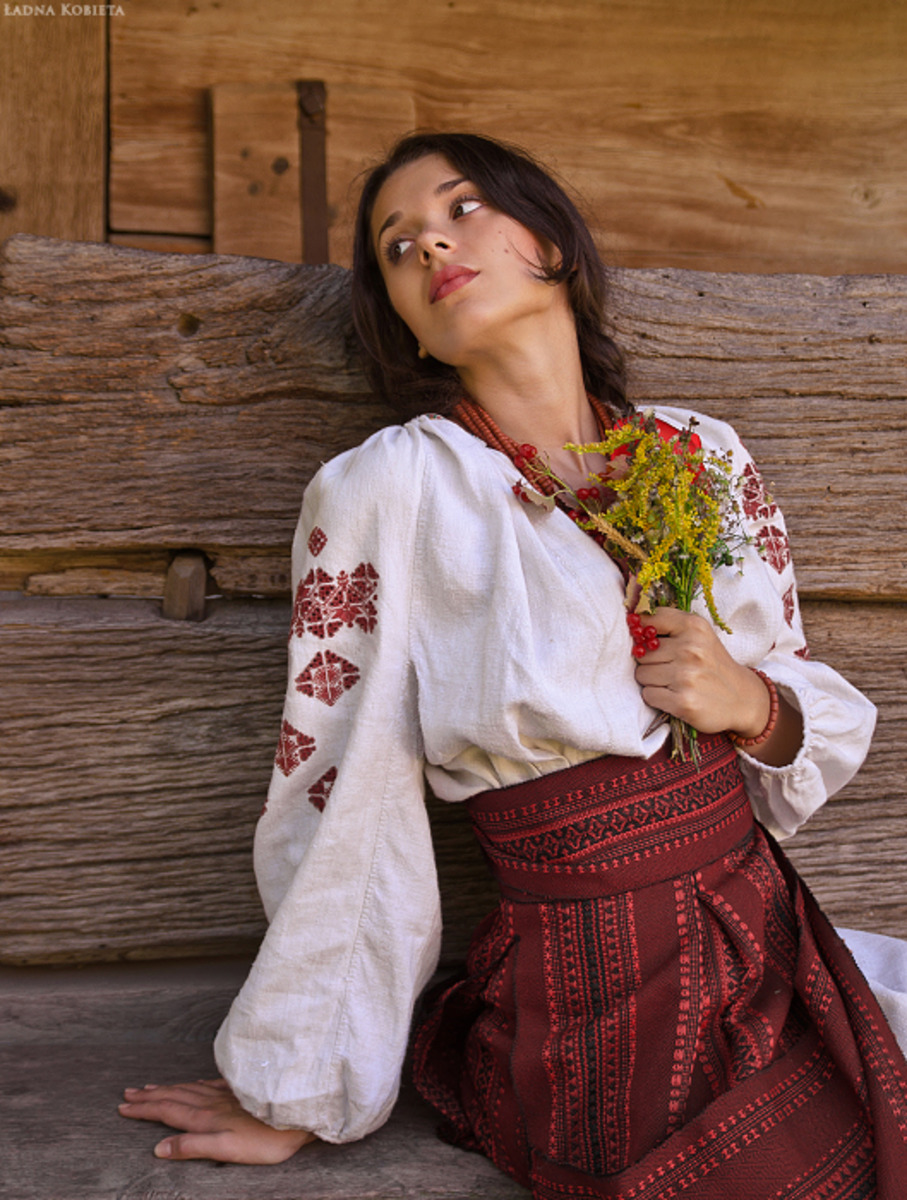 Girls in Slavic costumes in Gazipur