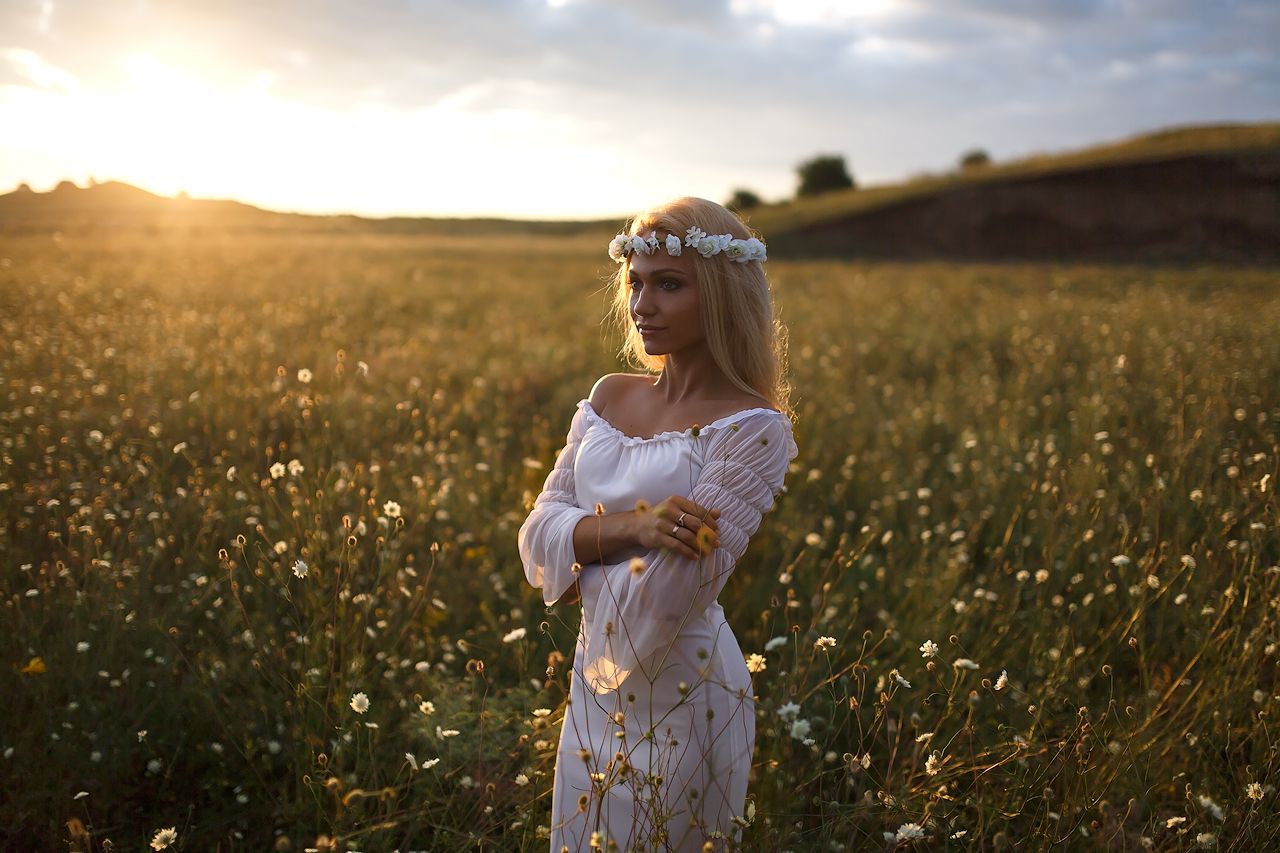 Girls in Slavic costumes in Gazipur