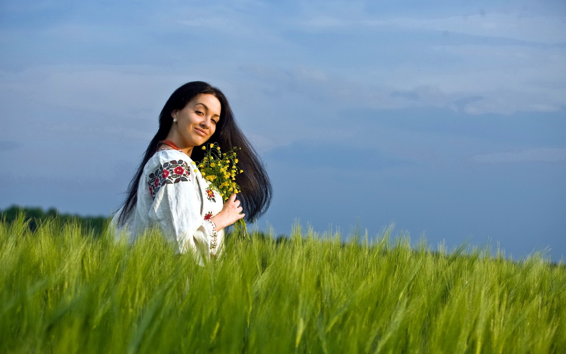Girls in Slavic costumes in Gazipur